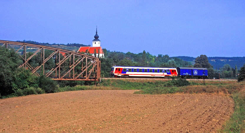 k-202. Kamptalbahn 5047 bei Stiefern 18.08.1997 hr 1